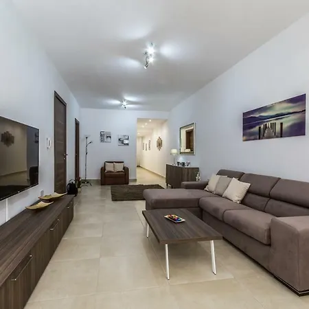 Sunny Modern Apartment