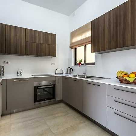 Sunny Modern Apartment