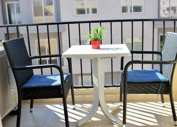 Sunny Modern Apartament